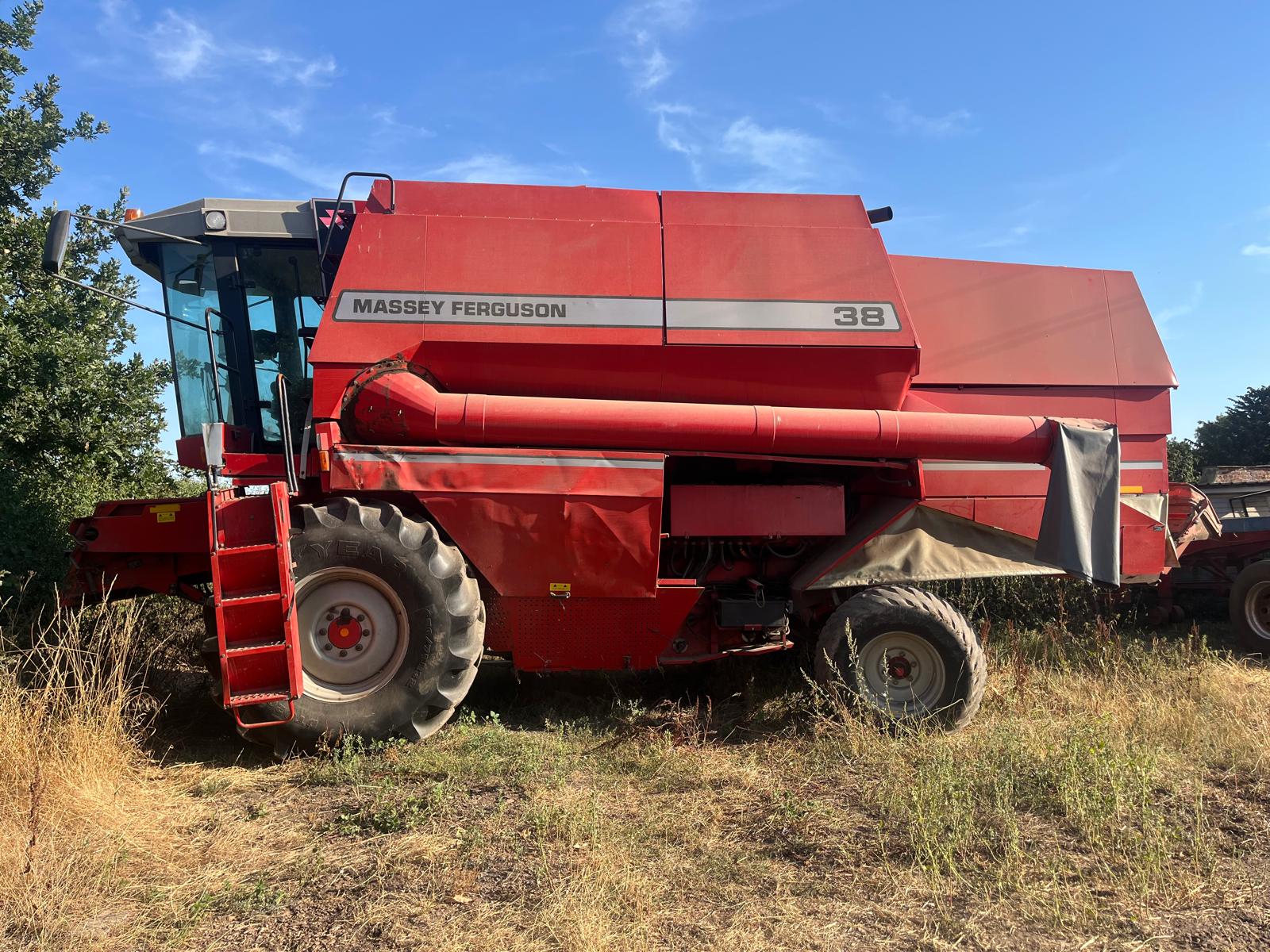 MASSEY FERGUSON 38 COMBINE & HEADER