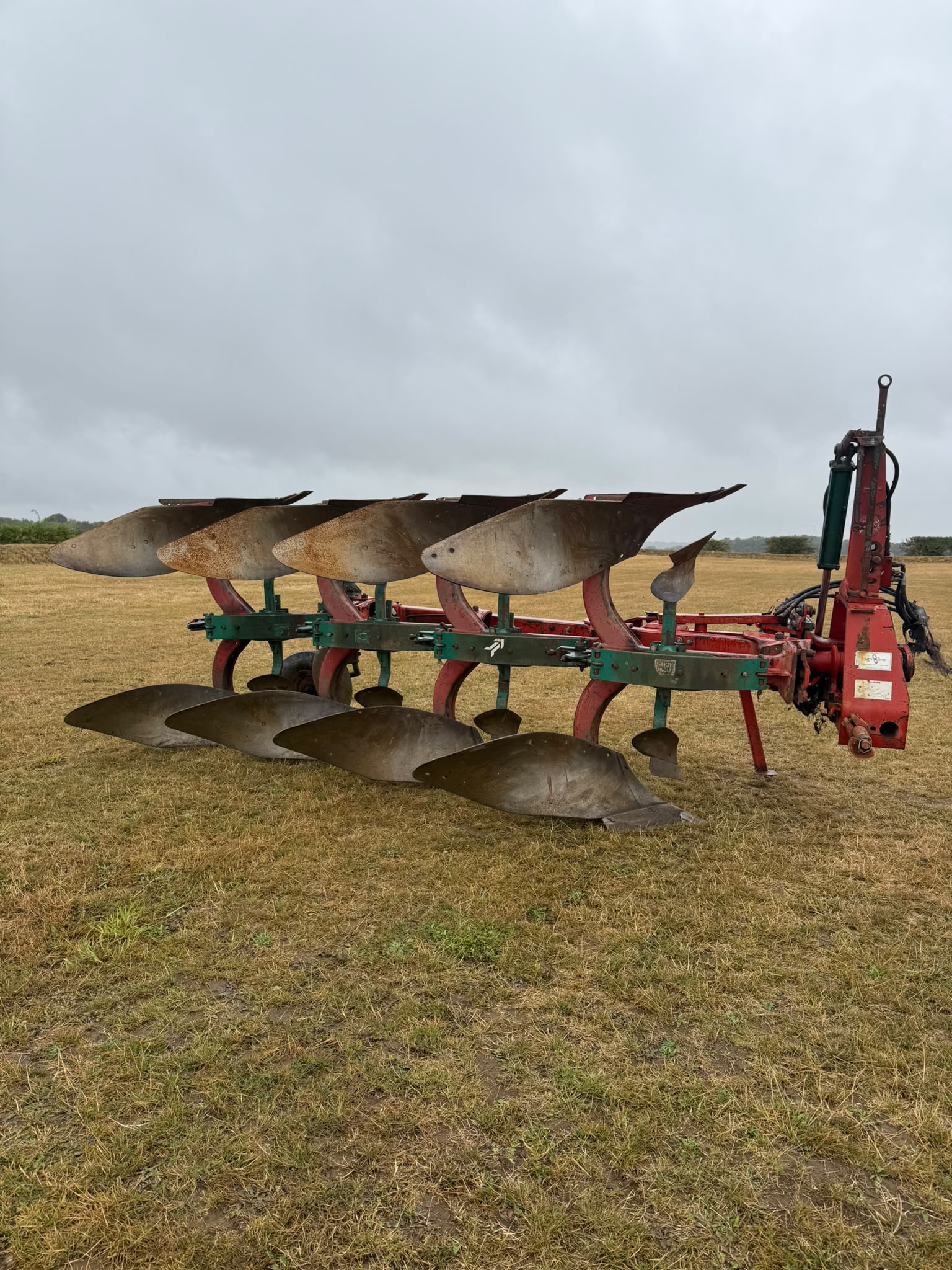 KVERNELAND EG 4FURROW PLOUGH